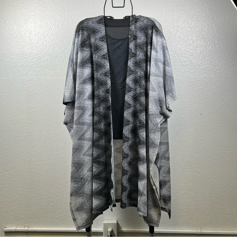 IMAN Global Chic Glimmering Glam Set: Gray & BlackTopper & Foil Tank Duo Size SP